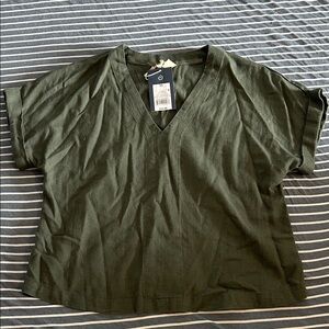 Universal Thread Women's V-Neck Short Sleeve Tee - Olive